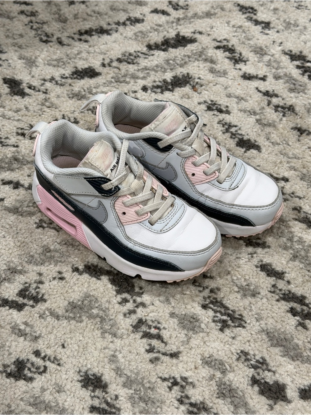 Nike kids Low-Top Sneakers in White, Pink, and Black